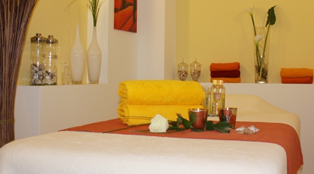 Wellnessraum einfach wohlfühlen und genießen Wellness Massagen Behandlungen Arrangements
